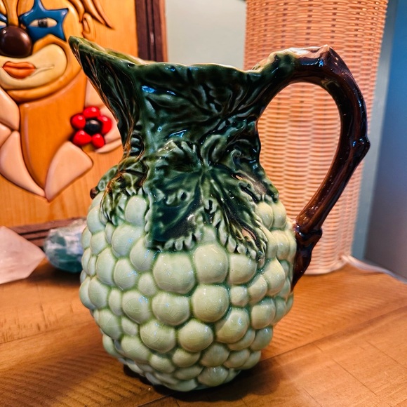 OLFAIRE Vintage Hand Painted 58 oz Ceramic Pitcher Grapes & Leaves Brown Handle - Picture 1 of 9